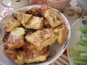 中までふわふわのフレンチトースト
