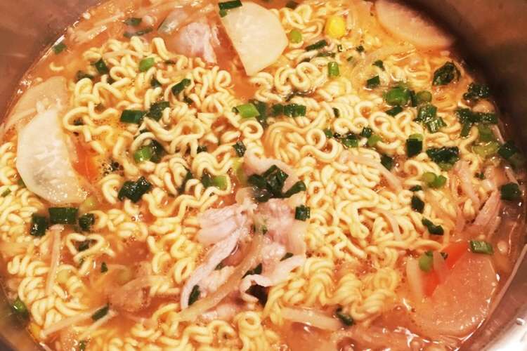 家族みんなで辛ラーメン鍋 レシピ 作り方 By Ak1299 クックパッド 簡単おいしいみんなのレシピが352万品