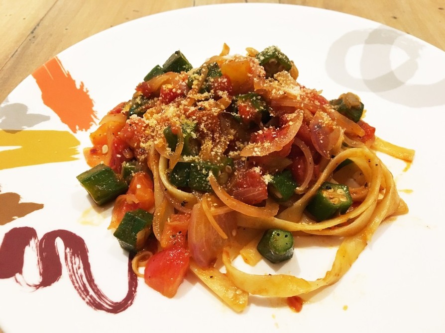 オクラとトマトソースのスパゲッティの画像