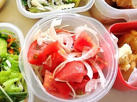 作り置きにも♪トマトと新玉ねぎのマリネ