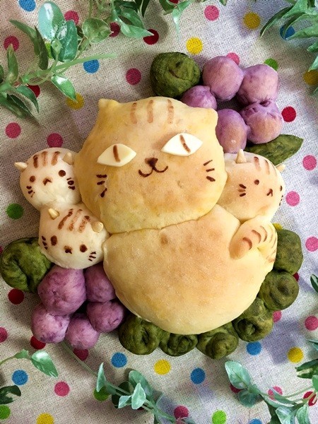 発酵1分！時短パン★お花畑で親子猫パンの画像