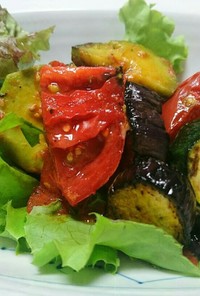 焼きアボガドと夏野菜の温サラダ