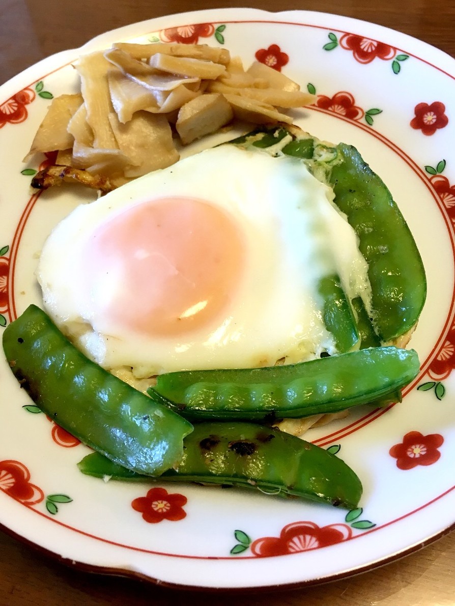 朝食に♫サヤエンドウの巣ごもり卵の画像