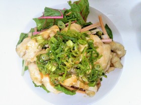 夏バテ防止に☆茹で鶏胸肉のにんにく醤油味