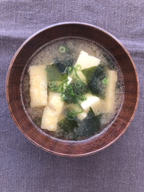 豆腐と油揚げの味噌汁