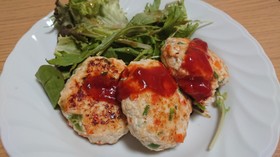 ヘルシーな鶏肉と豆腐ハンバーグ