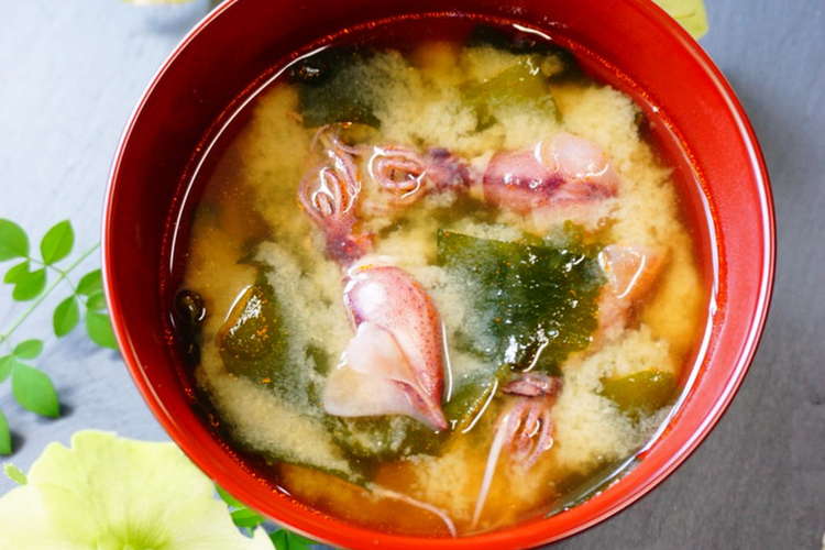 ほたるいか 蛍烏賊とワカメのお味噌汁 レシピ 作り方 By Makichihua クックパッド 簡単おいしいみんなのレシピが354万品