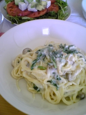ほうれん草とシメジのクリームパスタ