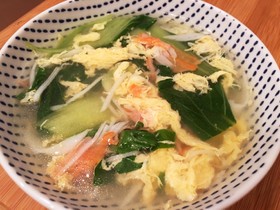 ふんわり卵のカニカマ 青梗菜の簡単スープ