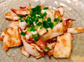 冷凍保存のイカで簡単ガーリックバター炒め