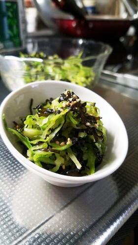 ビールの供!キャベツと塩昆布のごま油和え