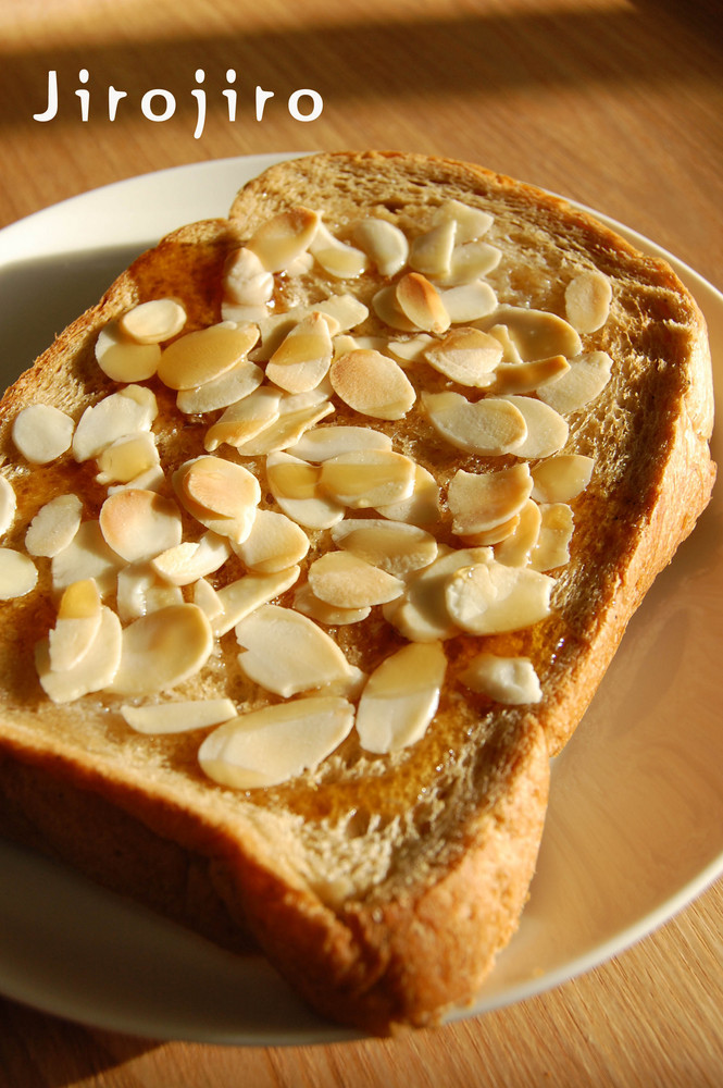 とろ～り☆蜂蜜のアーモンドトーストの画像