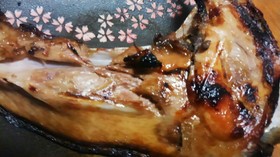 豪快に!マグロのスペアリブ カマ焼き