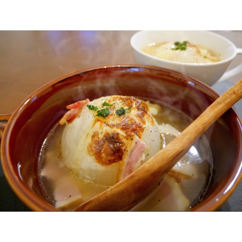 圧力鍋で丸ごと玉葱！簡単オニオンスープ by ぐみちゃんクック 【クックパッド】 簡単おいしいみんなのレシピが355万品
