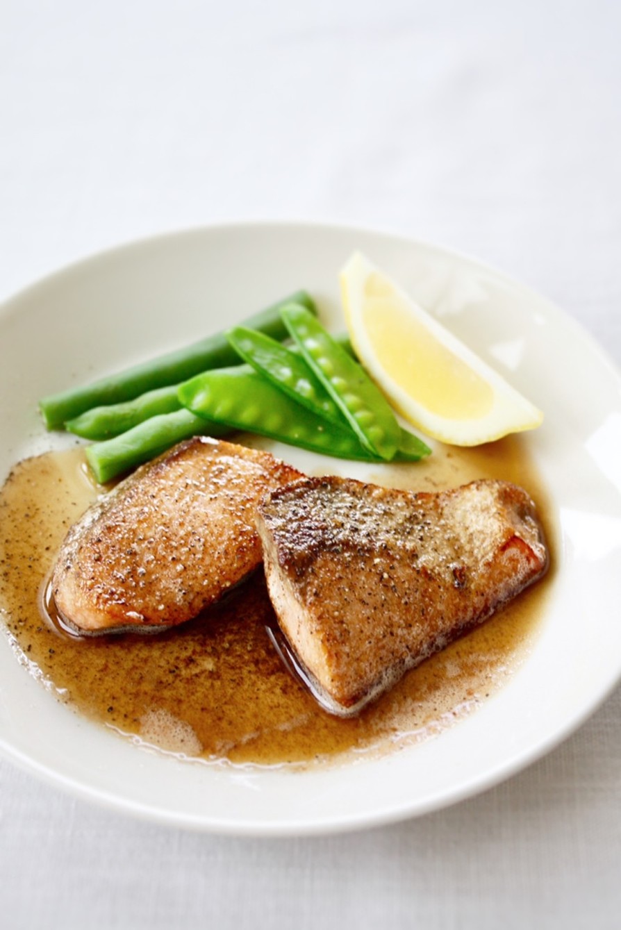 簡単定番料理【鮭のムニエル】の画像