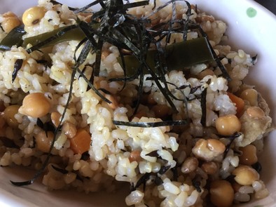 納豆とひよこ豆のポリポリまぜご飯の写真