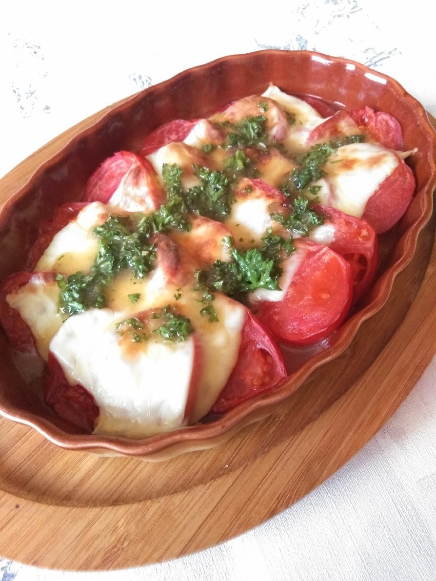 トマトとスライスチーズのカプレーゼの画像
