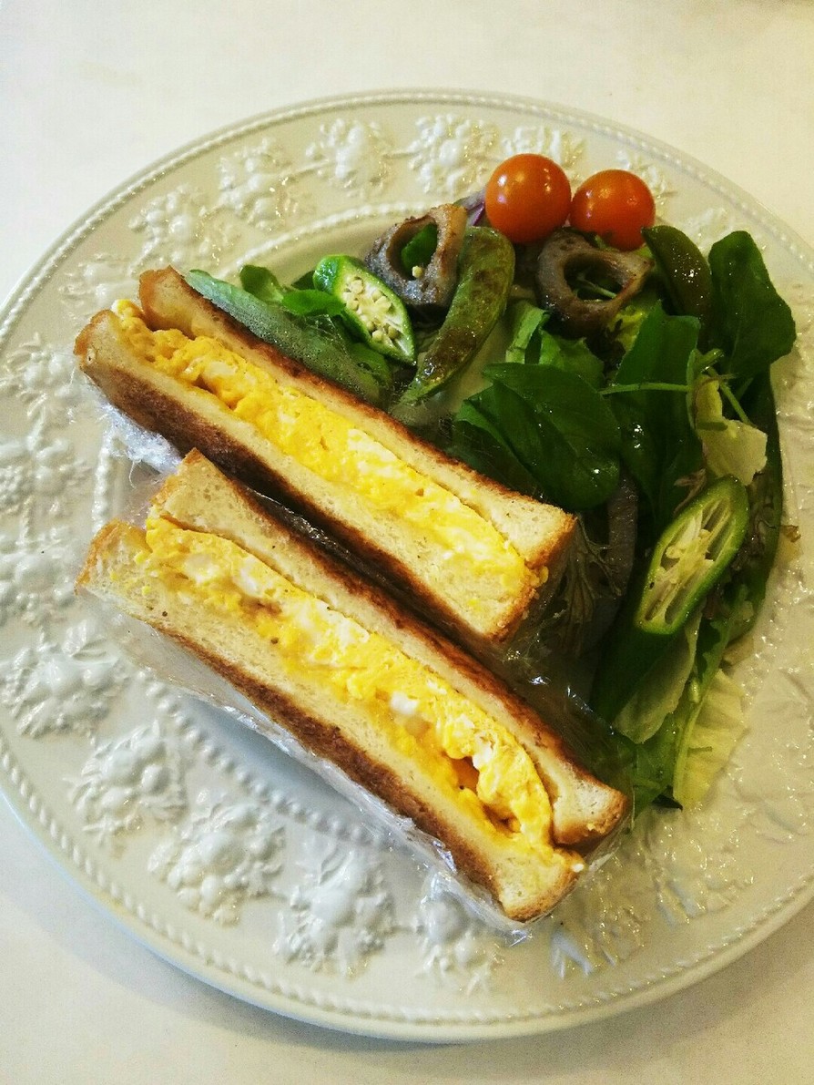スクランブルエッグサンドイッチの画像