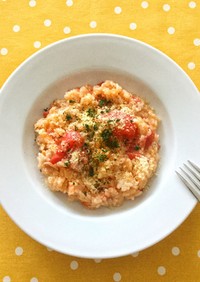 トマトとベーコンの簡単リゾット風ご飯。