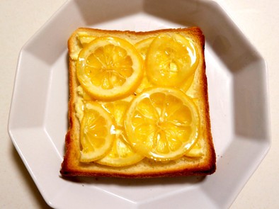 夏にぴったり！冷たいクリチレモントーストの写真