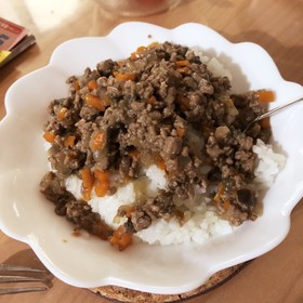焼肉のタレで簡単!野菜たっぷりそぼろ丼