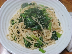 小松菜と明太子(たらこ)のパスタ
