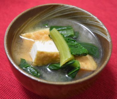 簡単★小松菜と厚揚げの味噌汁の写真