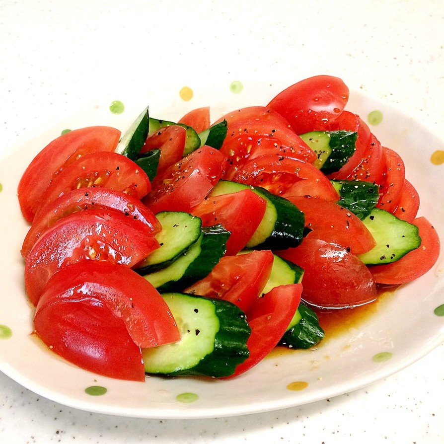 暑い暑い夏の日のひんやりトマトサラダの画像
