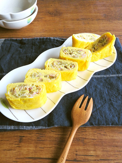 オリーブとベーコンのチーズオムレツ卵焼きの写真
