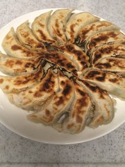 ジューシー!肉汁溢れる野菜たっぷり餃子の写真