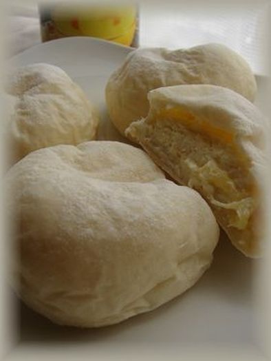 ♡クリームチーズ・ココ・パインの白パン♡の写真