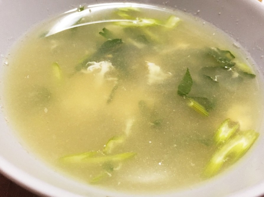 爽やかで優しいお味！セロリの玉子スープの画像