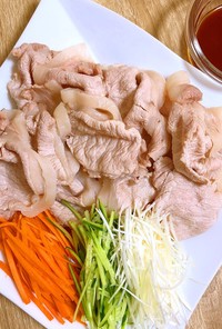 韓国ダレの豚しゃぶ野菜巻き！