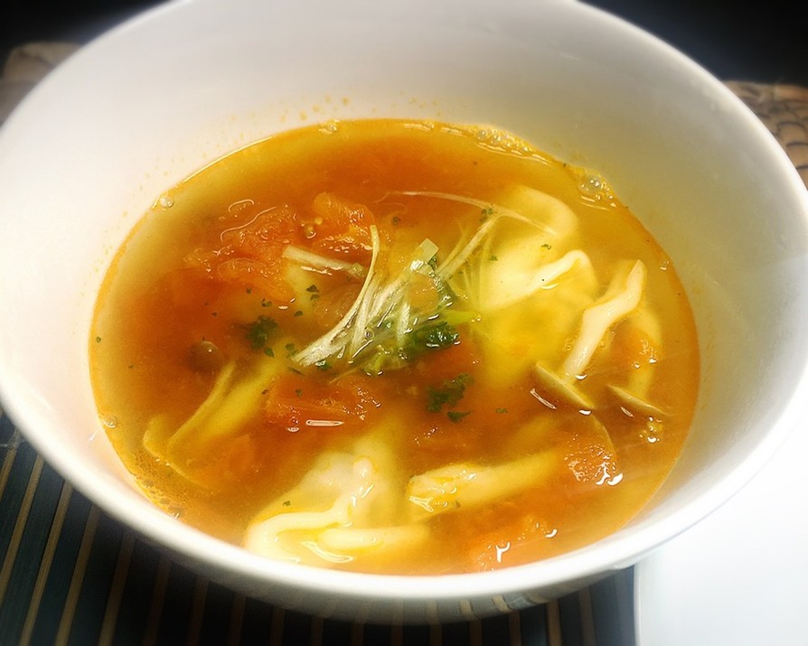 トムヤムクン風ワンタンスープの画像