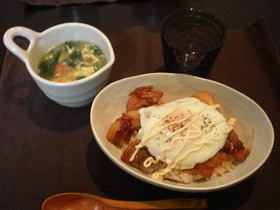 簡単!!豚バラ目玉丼