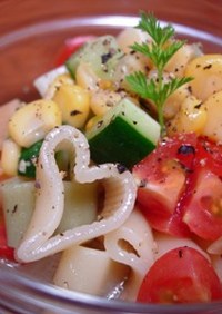 マカロニとコロコロ野菜の彩りサラダ