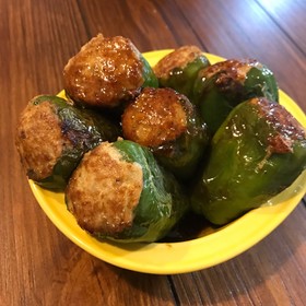 失敗なし♡丸ごとピーマンのチーズ肉詰め