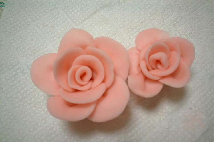 簡単 練りきり生地でバラの花 レシピ 作り方 By Chikalin クックパッド 簡単おいしいみんなのレシピが357万品