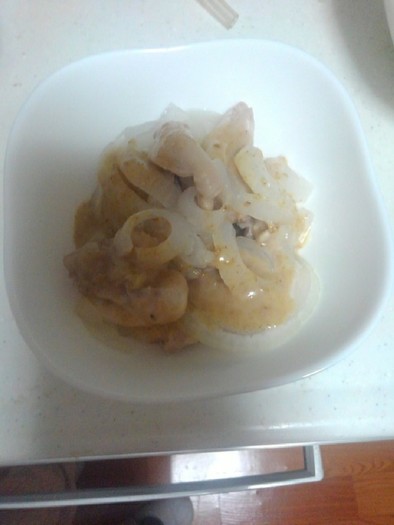鶏モモ肉と玉ねぎのレンチン蒸しの写真