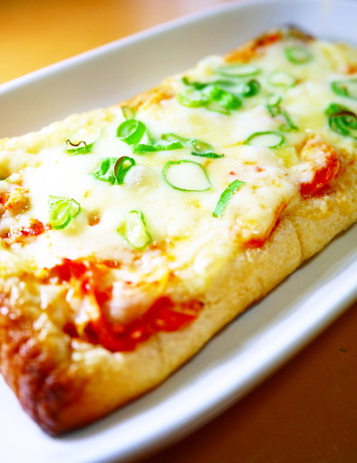 サクッ＆とろ～り！キムチチーズ油揚げピザの写真