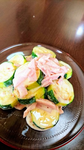 ズッキーニとハムチーズのサラダ♪