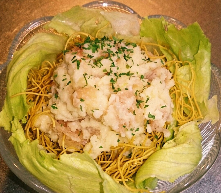 ポテトサラダ with パリパリ麺の画像