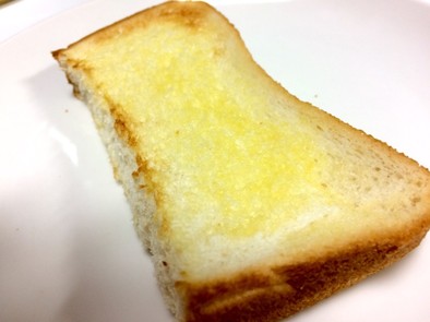 塩バターパン☆簡単に食パントースト☆の写真