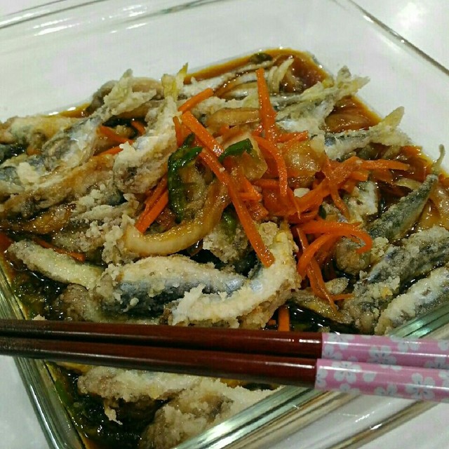 小鯖を釣って南蛮漬けに レシピ 作り方 By Mari クックパッド 簡単おいしいみんなのレシピが351万品
