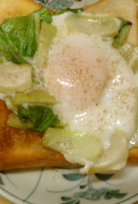 簡単朝食チンゲンサイの巣ごもり卵トースト