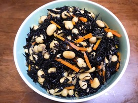 麺つゆで味付け簡単♡大豆とひじきの煮物♡