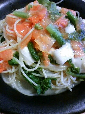 トマトと菜の花とモッツァレラのパスタ