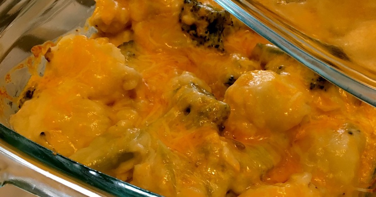 クリーミーでチーズのソーセージキャセロールのレシピ