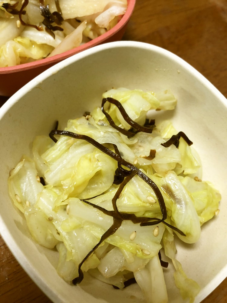 簡単副菜 レンジ蒸しキャベツの塩昆布和えの画像