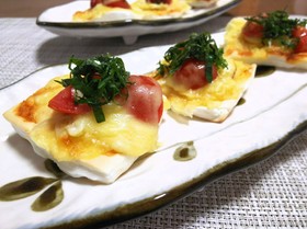 長ねぎと大葉とトマトのはんぺんピザ